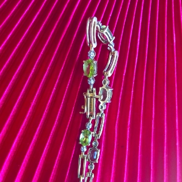 10k Yellow Gold, Diamond, Peridot Women's Tennis Bracelet 7" - Picture 9 of 11